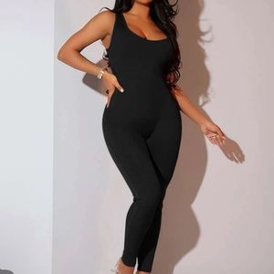 Ordered the wrong size, haven’t worn . Looks as is .